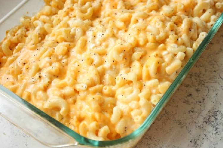 HOMEMADE MAC AND CHEESE WITH EXTRA CHEESE