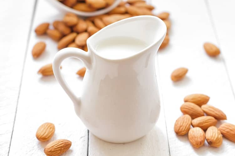 Almond Milk 5 minutes