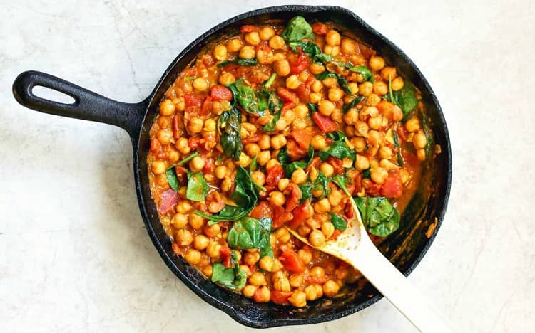 Curried Chickpeas With Spinach 