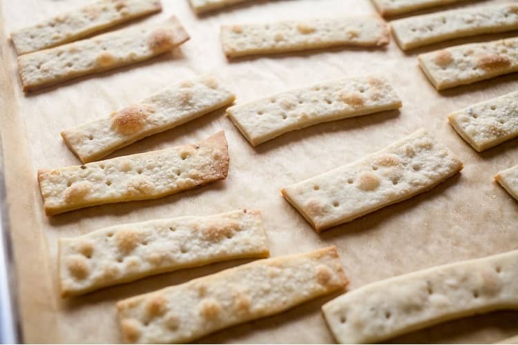 Homemade Crackers Easy (1)