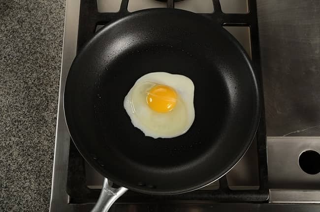 How To Make Fried Eggs In A Pan 