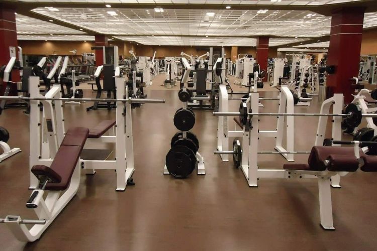 10 Best Gyms with Personal Trainers Near You