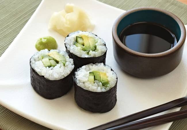 Avocado Cucumber Sushi Roll Easy (1)