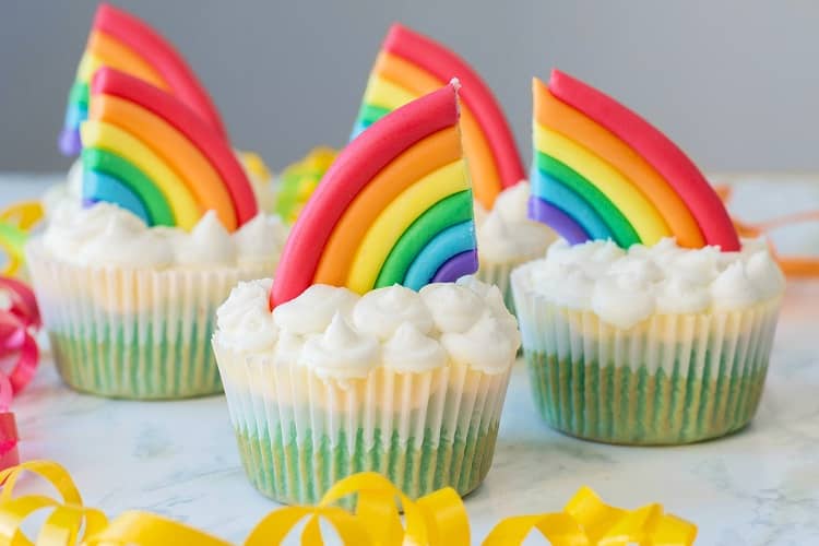 Rainbow Cupcakes Yum (1)