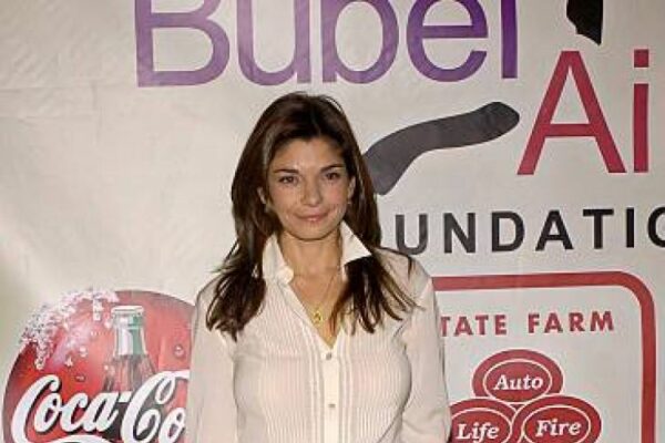 Laura San Giacomo Naked Truth Husband Net Worth And Bio