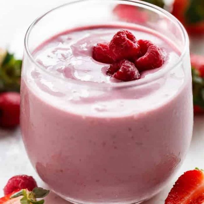 Strawberry-Raspberry Oatmeal Cheesecake Smoothie