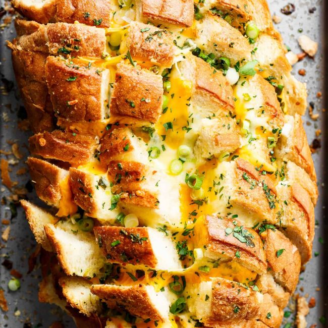Bloomin’ onion garlic bread