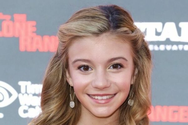 2. G Hannelius Shows Off Her Bold Blue Hair on Instagram - wide 5