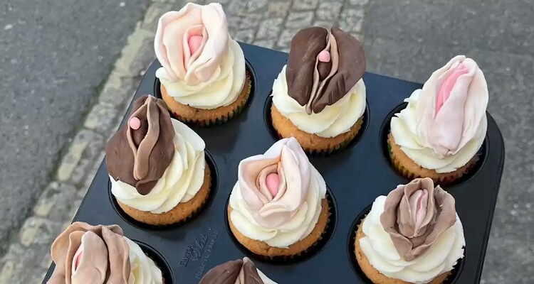 Vulva cupcakes 